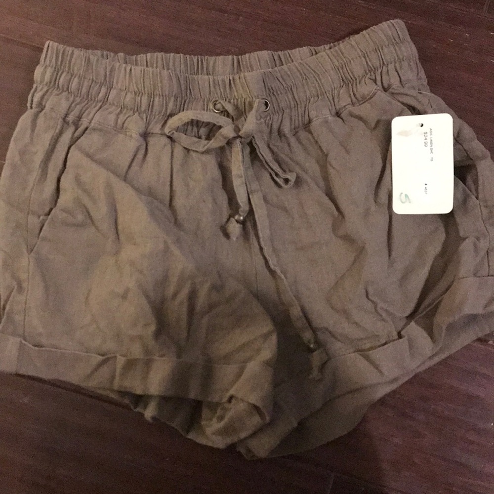 Linen shorts with drawstring